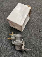 Pompe à essence Neuve , 1 entrée / 1 sortie / 1 retour