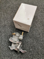 Pompe à essence Neuve , 1 entrée / 1 sortie + amorcage